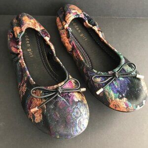 Madden girl tapestry pattern flats SZ 6.5